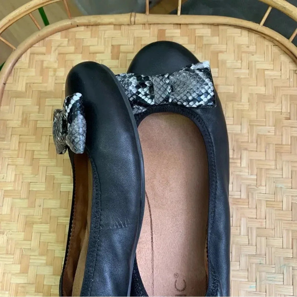Vionic Zelda Flats Leather Snake Print Bow Flats - Picture 10 of 11